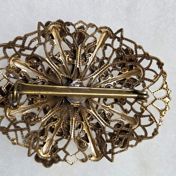 Vintage Mid-century Gold Tone Filigree Cameo Brooch Pin Faux Pearl Accent - Picture 4 of 6